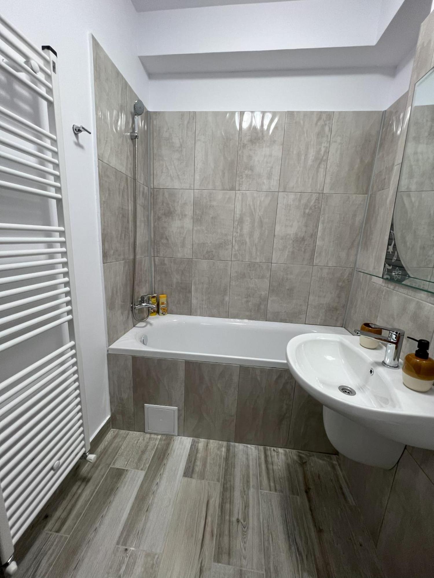 Refined Studio Haven At Exigent Plaza - 08 Bucureşti Ngoại thất bức ảnh