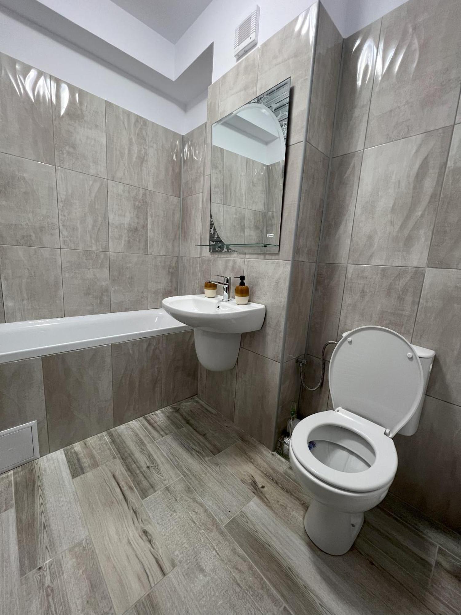 Refined Studio Haven At Exigent Plaza - 08 Bucureşti Ngoại thất bức ảnh