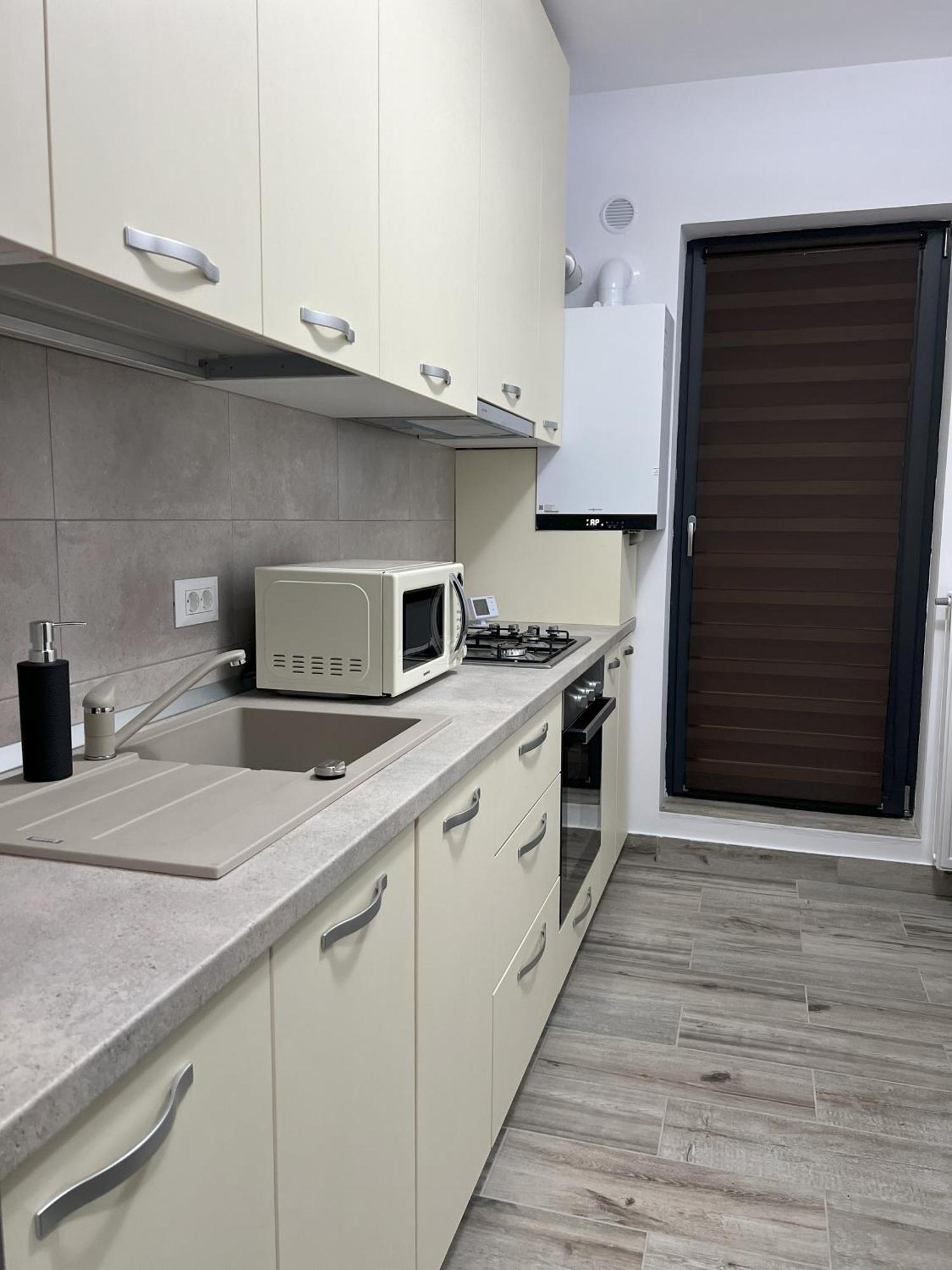 Refined Studio Haven At Exigent Plaza - 08 Bucureşti Ngoại thất bức ảnh