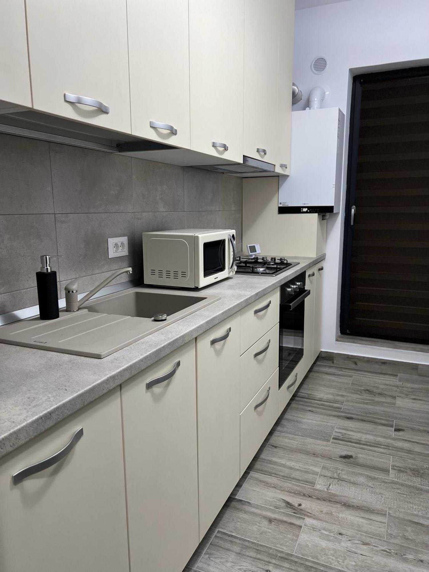 Refined Studio Haven At Exigent Plaza - 08 Bucureşti Ngoại thất bức ảnh